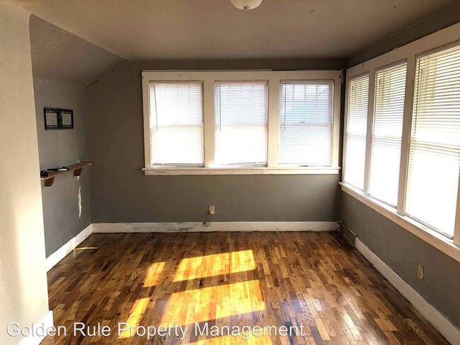 Building Photo - 3 br, 1 bath House - 8 N Maple