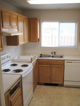 Kitchen - 575-587 N 9th St