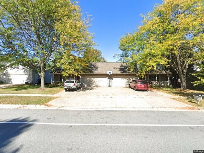 Building Photo - 5874 Woodland Dr