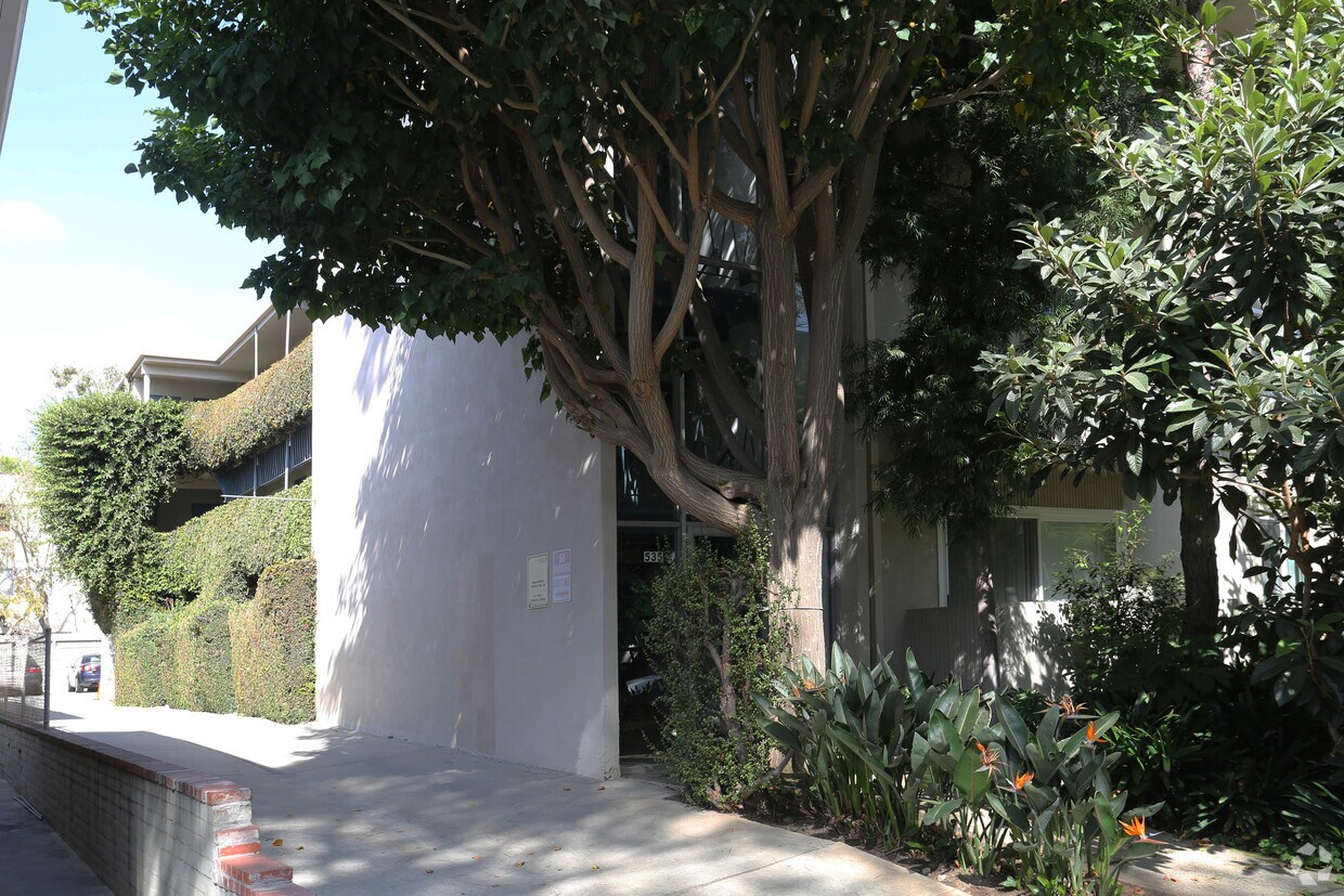 Foto del edificio - 535 Kelton Ave