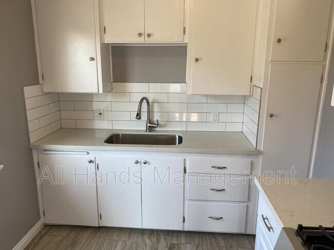 Foto del edificio - 3435 E 1st St