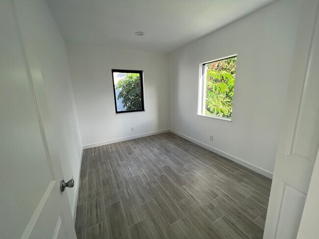 Foto del edificio - 544 NW 35 ST