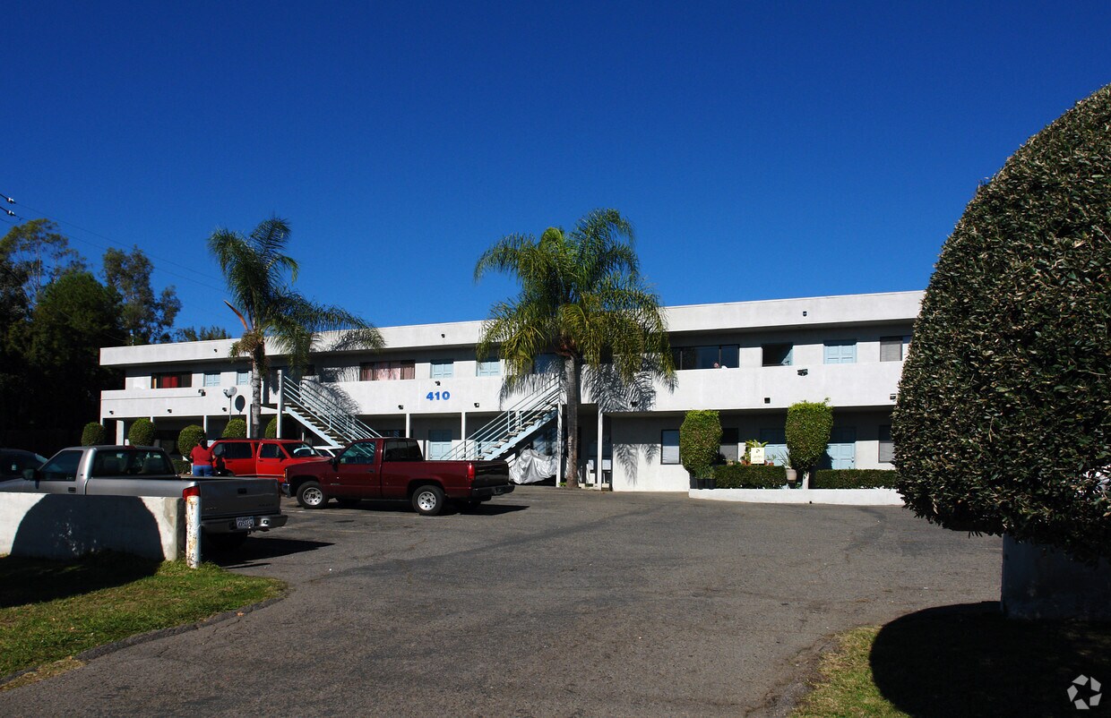 Building Photo - 410 E Fallbrook St
