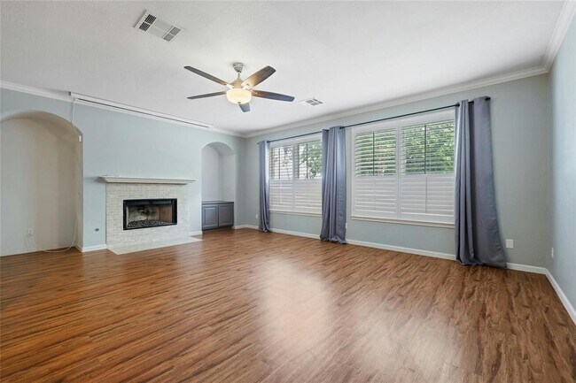 Foto del edificio - 2015 Inverness Dr