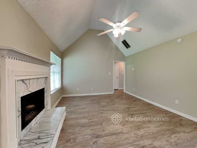 Foto del edificio - 235 Ashley Woods Dr