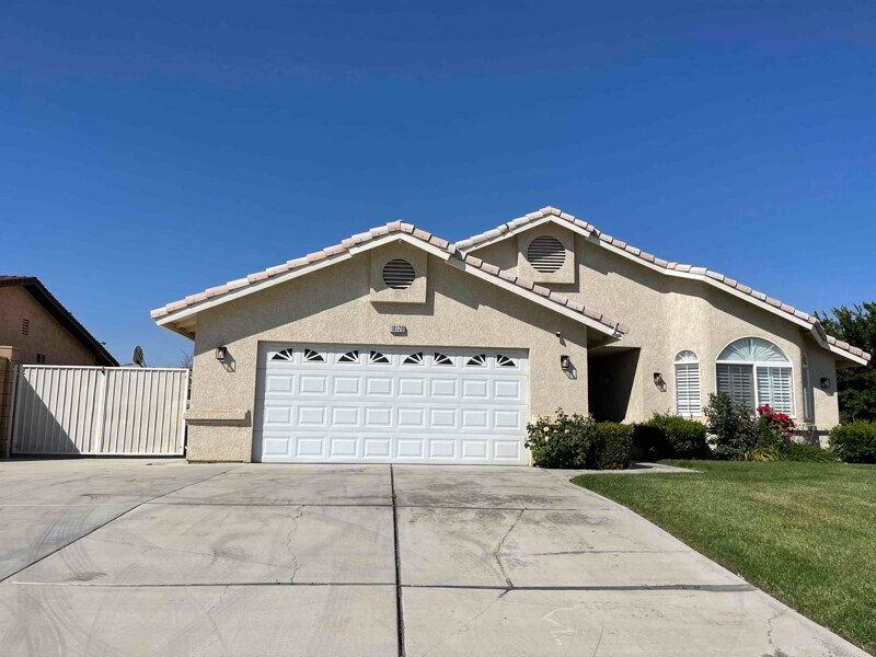 Primary Photo - 18120 Lakeview Dr