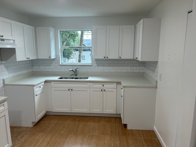 Building Photo - 310 E Frances Ave