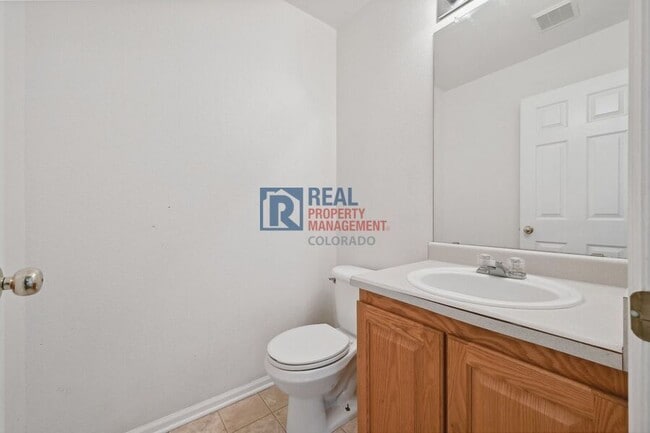 Building Photo - 5633 S Yakima St