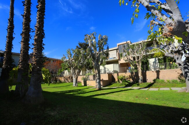 Building Photo - 6259-6301 Coldwater Canyon Ave