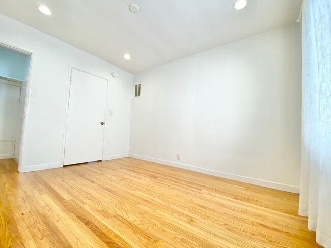 Building Photo - 125 N Hamilton Dr