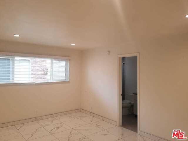 Building Photo - 328 S Elm Dr