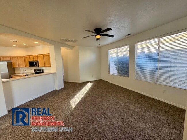 Building Photo - Coral Canyon Home