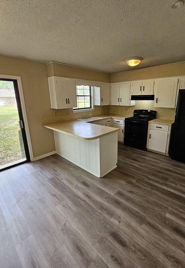 Building Photo - BELOW MARKET RENT!