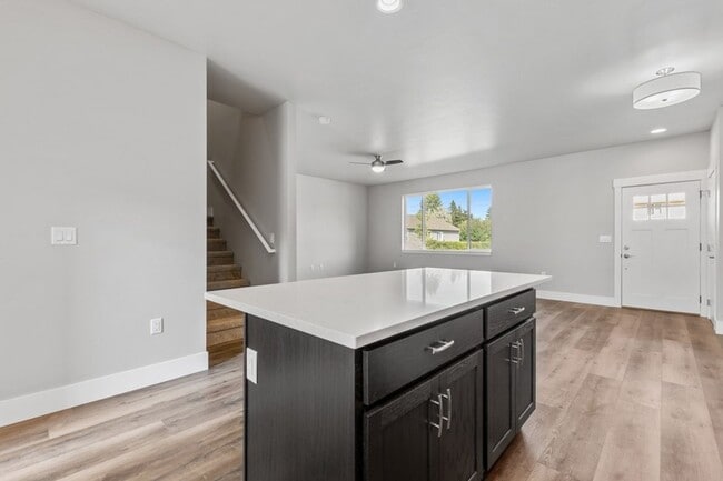 Foto del edificio - 3 bedroom, 2.5 bath townhome, minutes from...