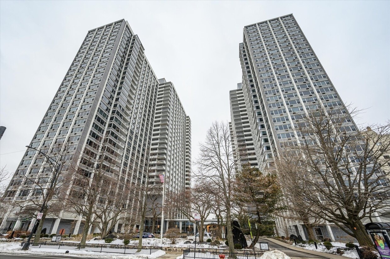 Foto principal - 4250 N Marine Dr