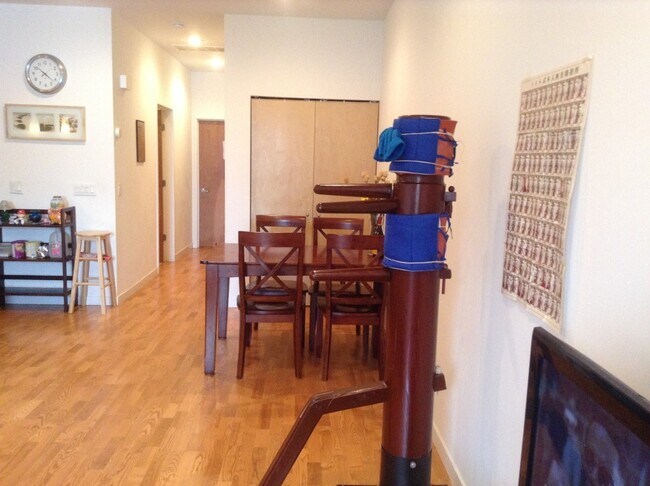 Foto del edificio - 2224 W Madison St
