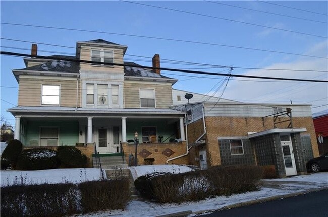 Building Photo - 449 Adams Ave