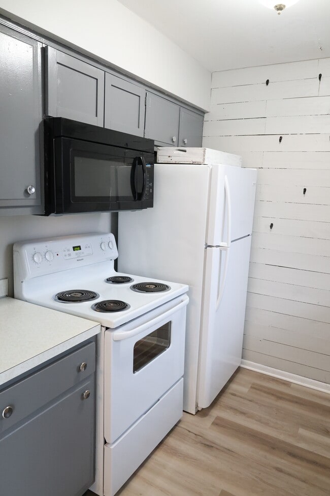 Building Photo - Mill Creek