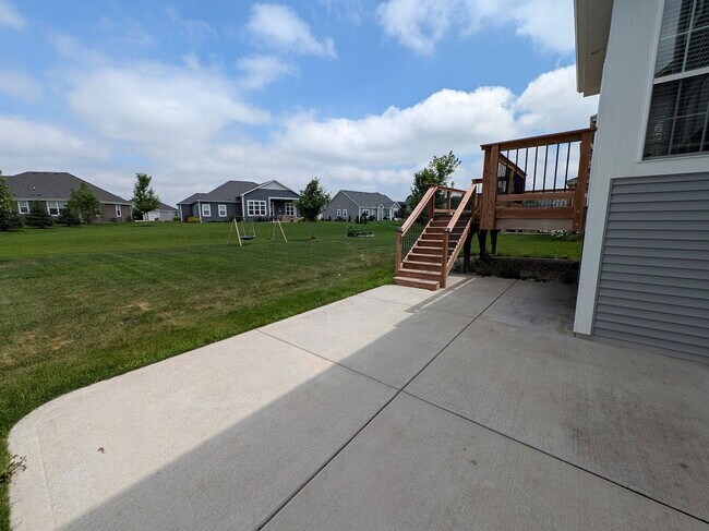 Building Photo - 1520 Foxwood Pass