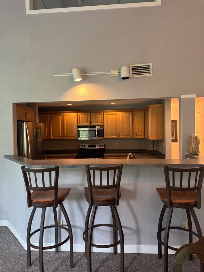 Building Photo - Spacious Mountain Condo 3 bedroom 2 bathroom.