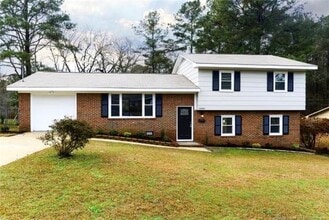Building Photo - 3308 Cranbrook Dr