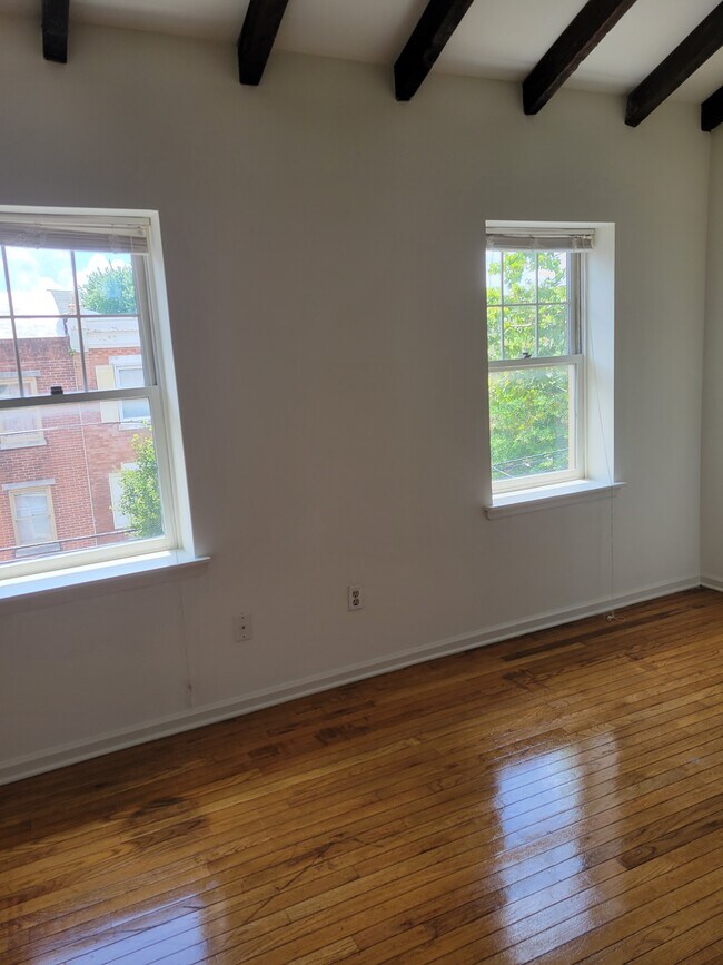 Building Photo - 1017 Bainbridge St
