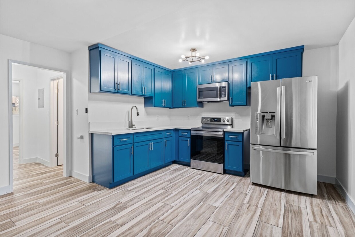 Primary Photo - 1332 Walnut Ave