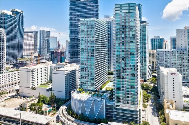 Building Photo - 1111 SW 1st Ave