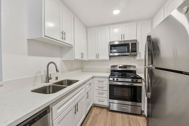 Interior Photo - 310 South Virgil Ave