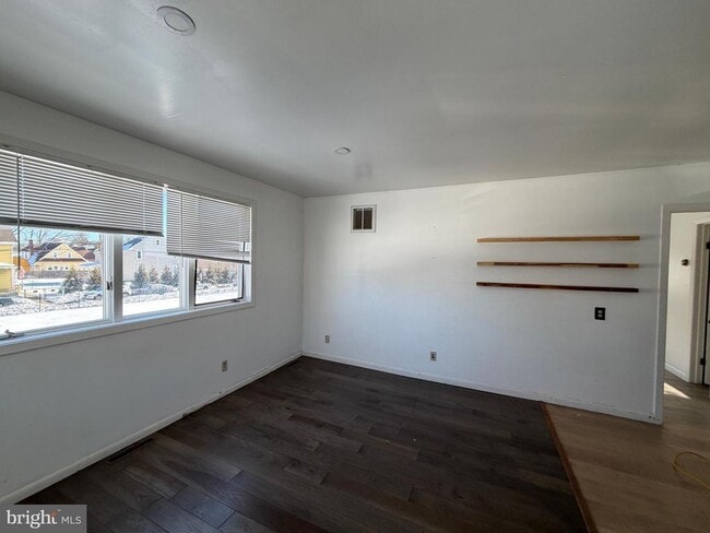 Building Photo - 644 Cooper St