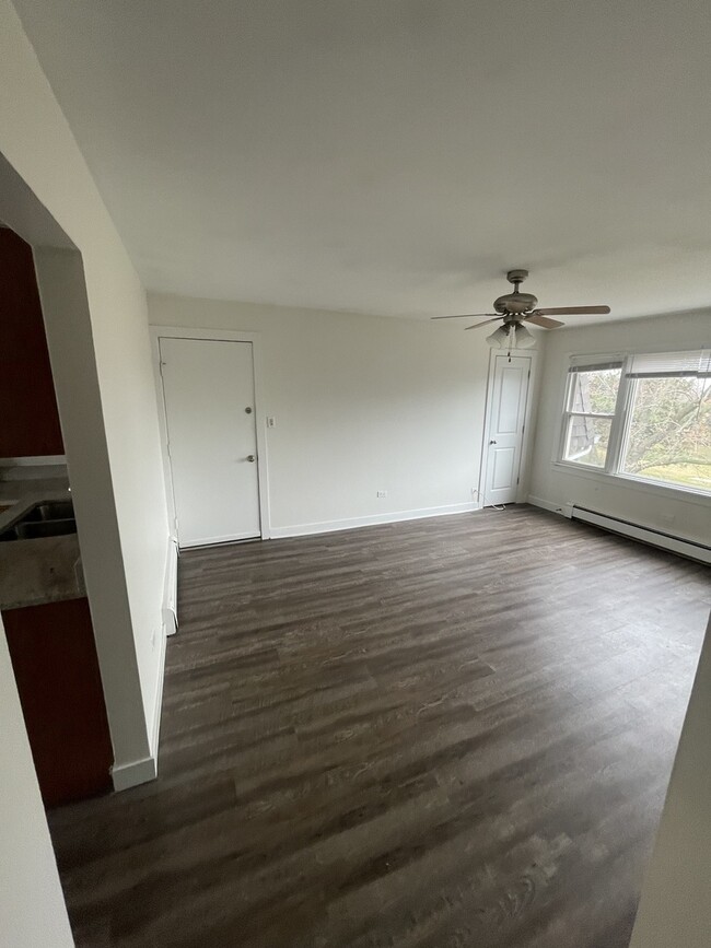 Building Photo - 9840 El Cameno Ln