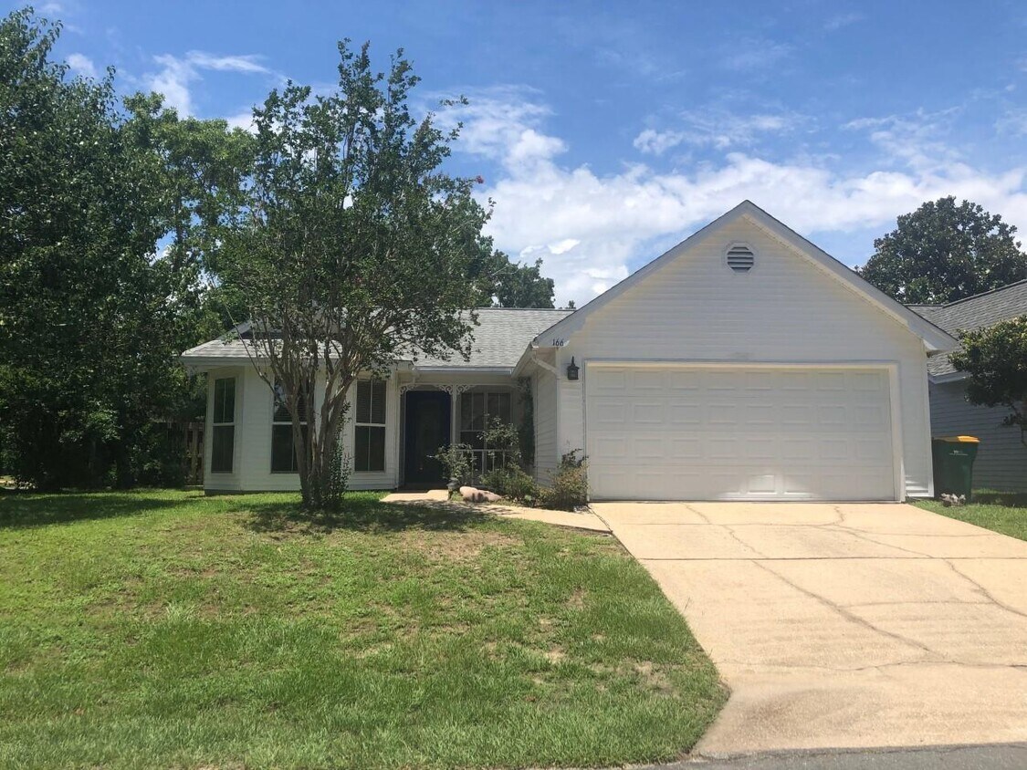 Primary Photo - 166 Meadowbrook Ct