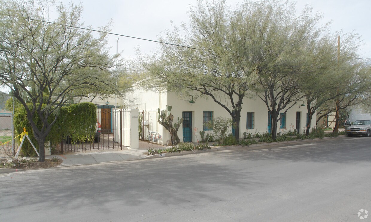 Primary Photo - 558-562 S Meyer Ave