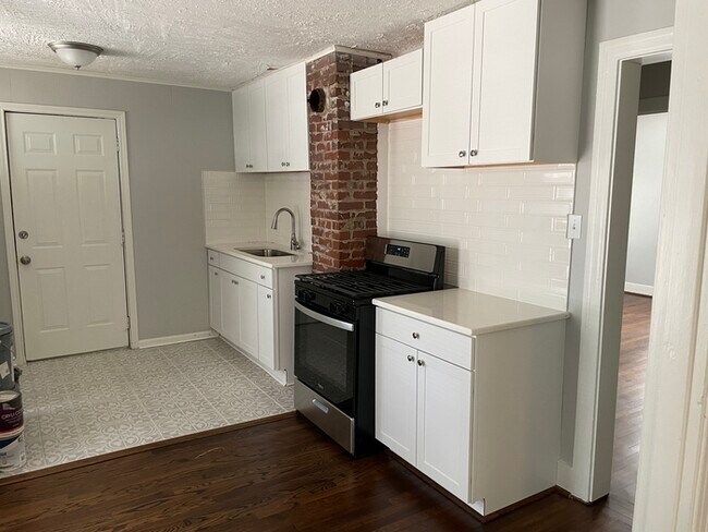 Foto del edificio - Remodeled 2 bedroom 1 bath close to UAMS