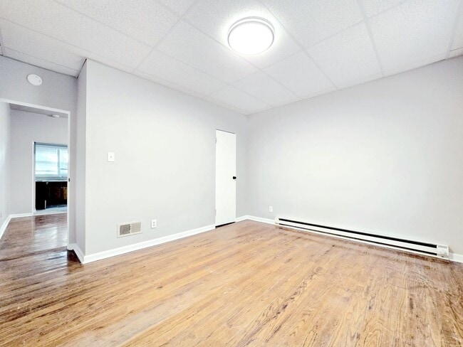 Building Photo - 619 W Lasalle Ave