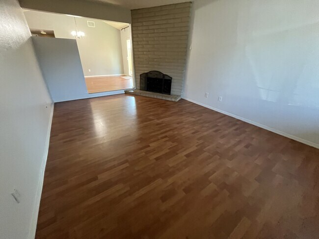 Foto del edificio - 6936-6936 Sutro Ct