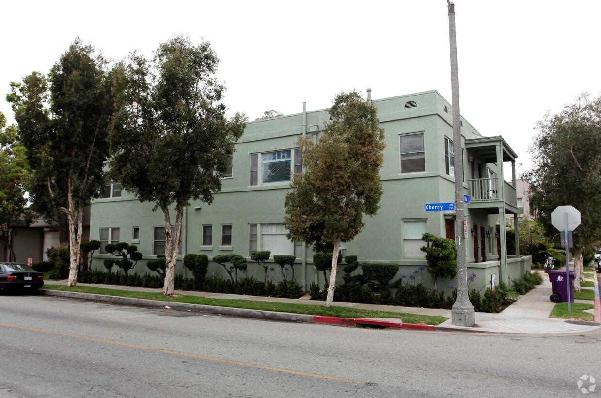 Building Photo - 1940 E Florida St