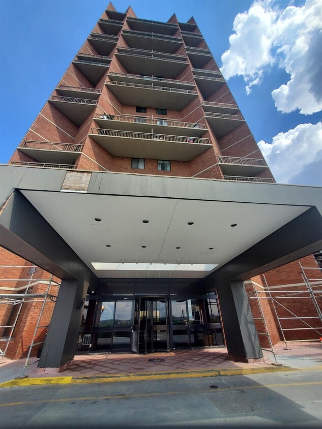 Primary Photo - 240 Harmon Cove Tower
