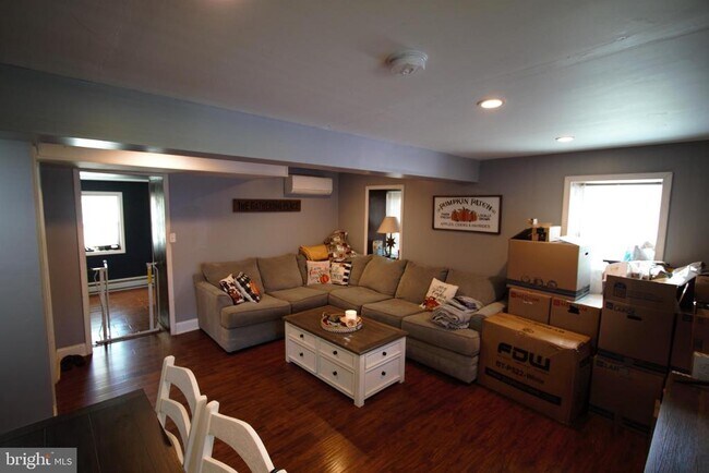 Building Photo - 170 Hickon Rd