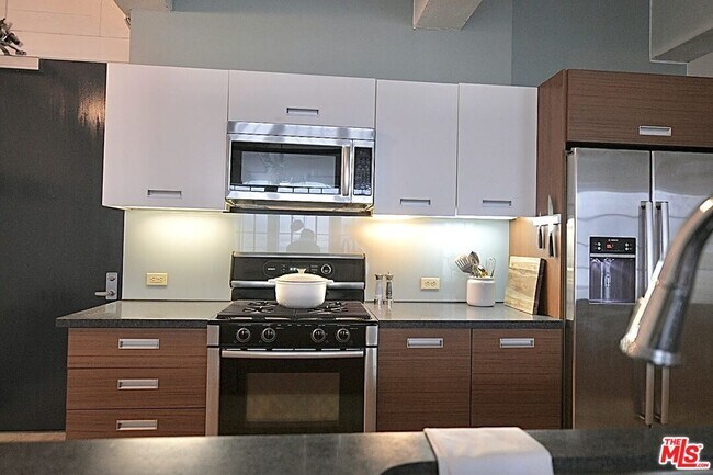 Foto del edificio - 746 S Los Angeles St