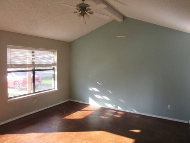 Building Photo - 3673 Scranton Ln