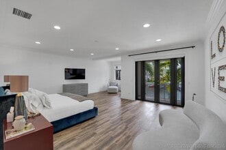 Building Photo - 105 Isle of Venice Dr