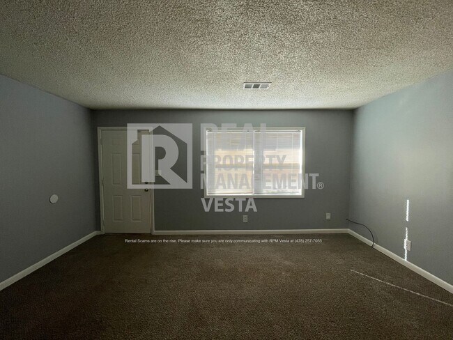 Building Photo - 2403 Groveland Cir S