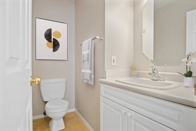 Building Photo - Fairway Apartment