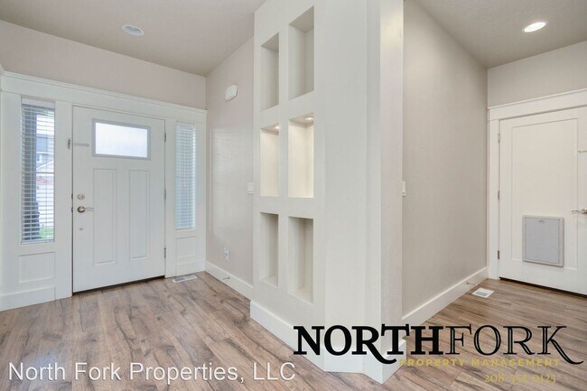 Building Photo - 5 br, 2.5 bath House - 8132 S Red Cliff Ave