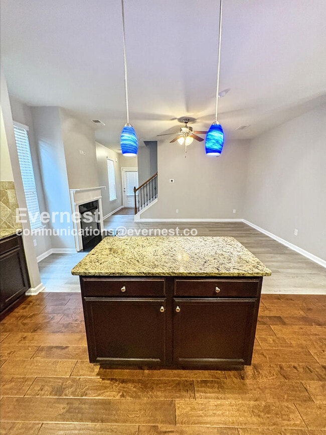 Foto del edificio - 313 Lossie Ln
