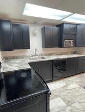 Building Photo - 307 N Main St