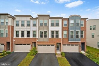 Building Photo - 42424 Dogwood Glen Square
