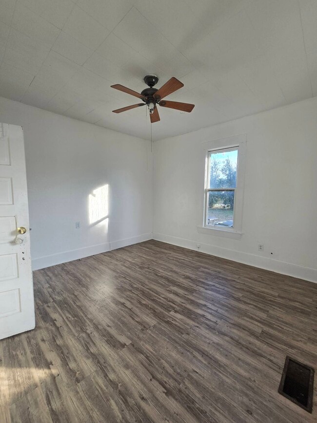 Building Photo - 17 S 21st St