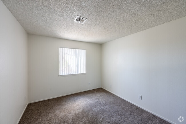 2BR, 1BA - 750SF - Primary Bedroom - Casa De Alicia